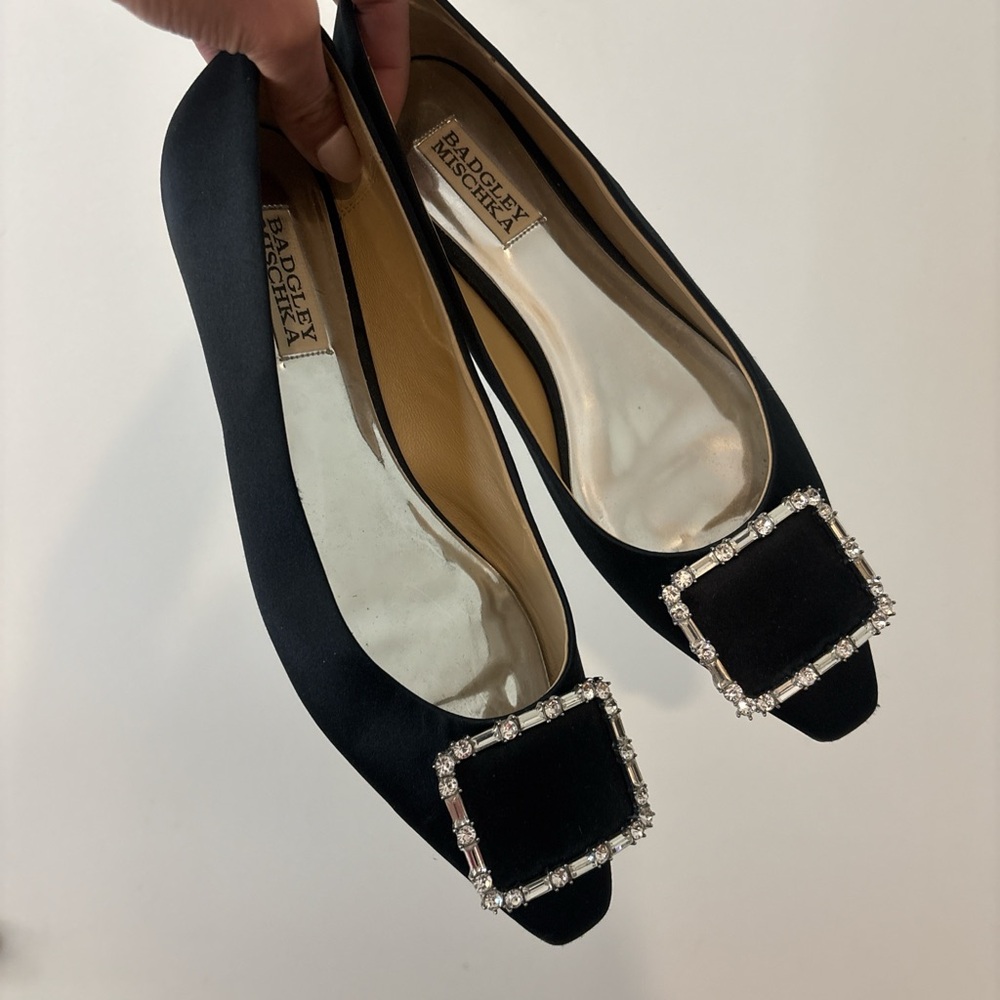 ‘Dyanne Square Flats’ by Badgley Mischka.